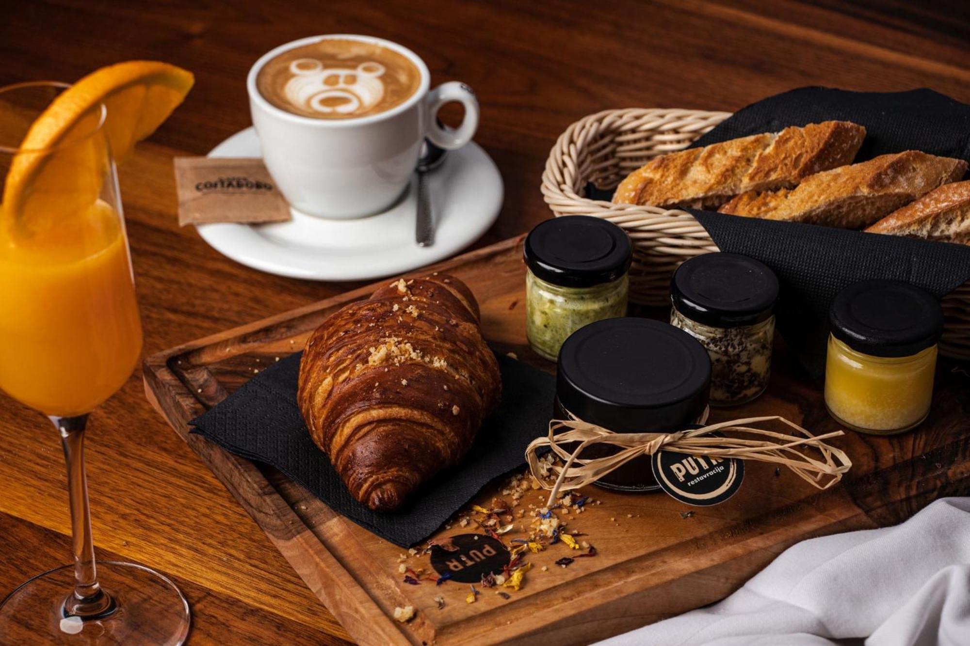 トルジン Hisa Putr Bed & Breakfast エクステリア 写真