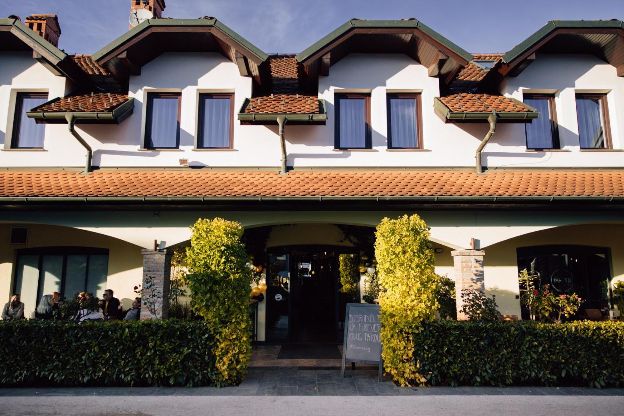 トルジン Hisa Putr Bed & Breakfast エクステリア 写真